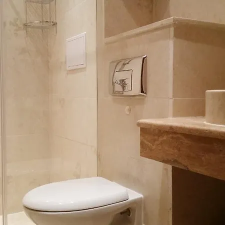 Amara ساني بيتش